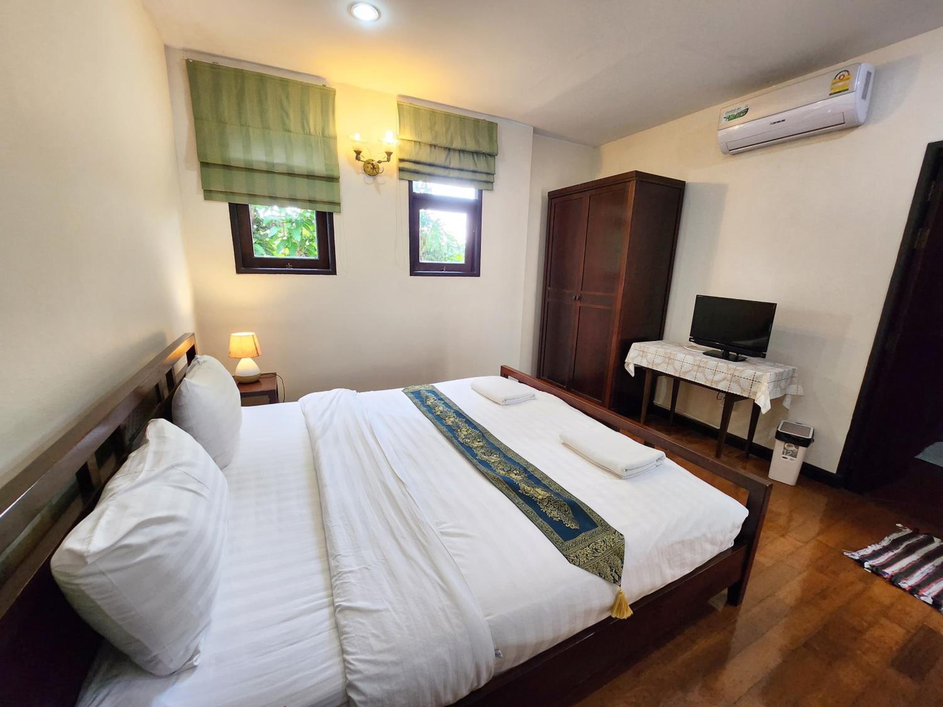 Фото Punnapha Pool Villa Pattaya