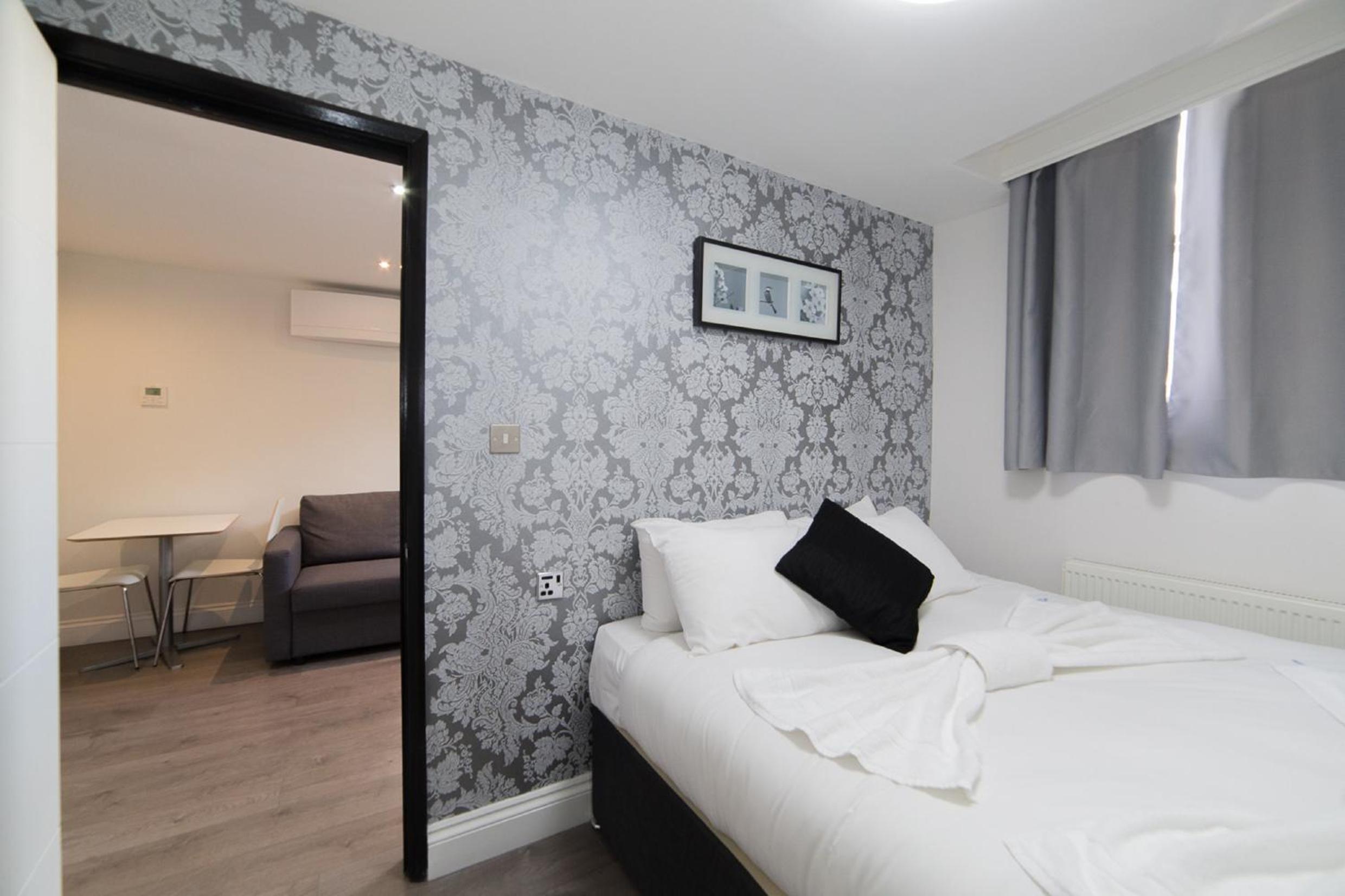 Фото Imperial Court Suites