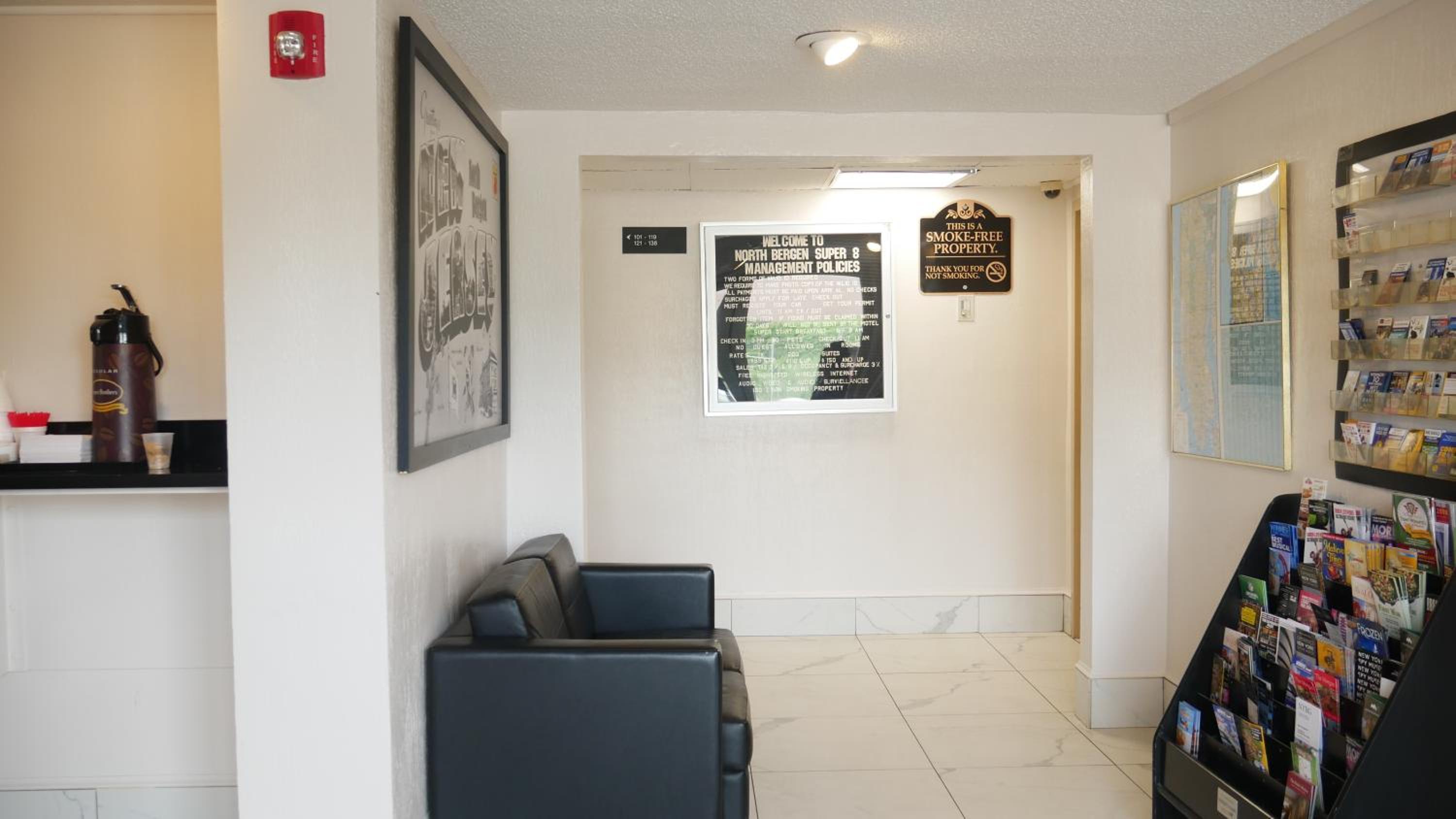 Фото Super 8 by Wyndham North Bergen NJ NYC Area