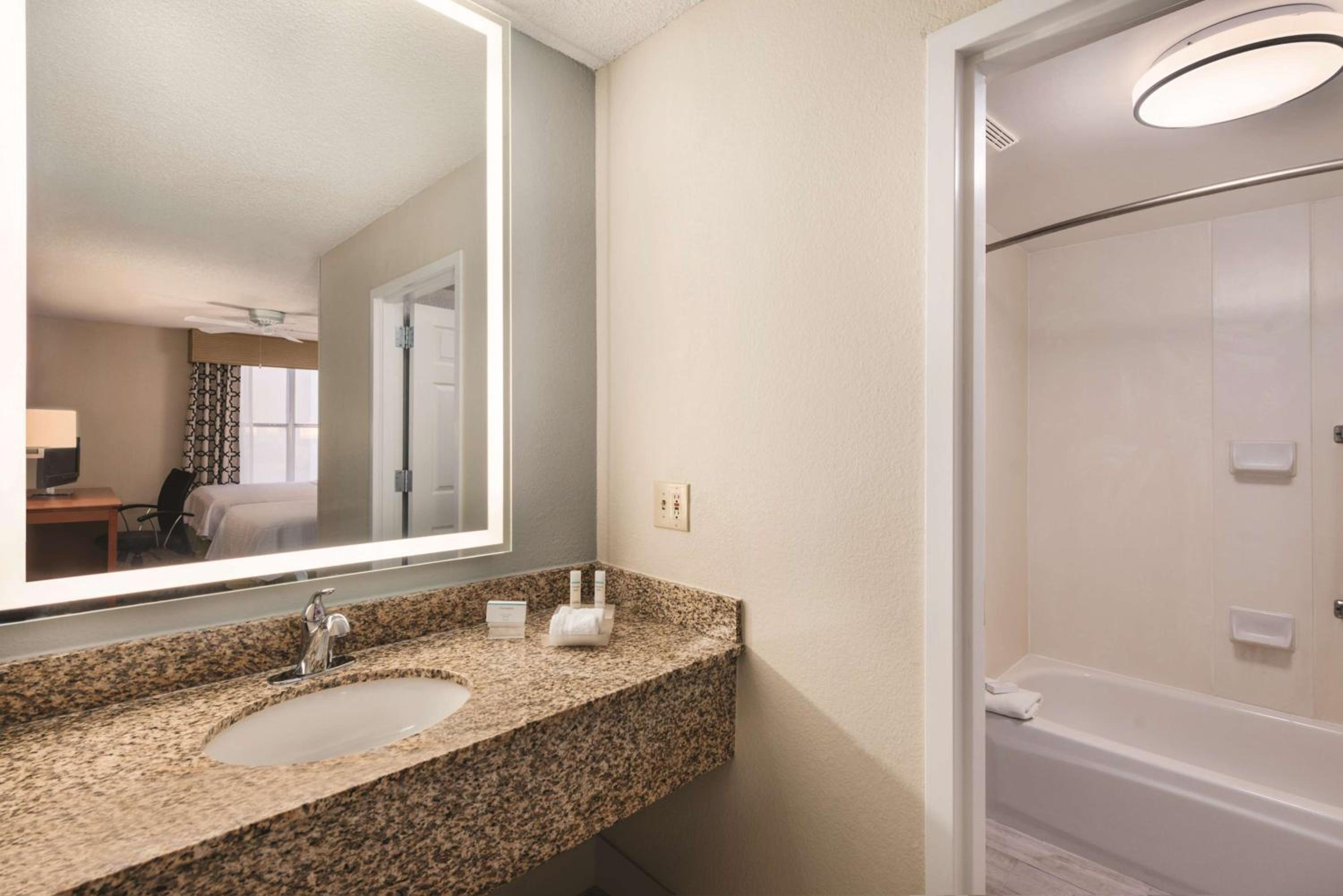 Фото Homewood Suites by Hilton Orlando-Intl Drive/Convention Ctr