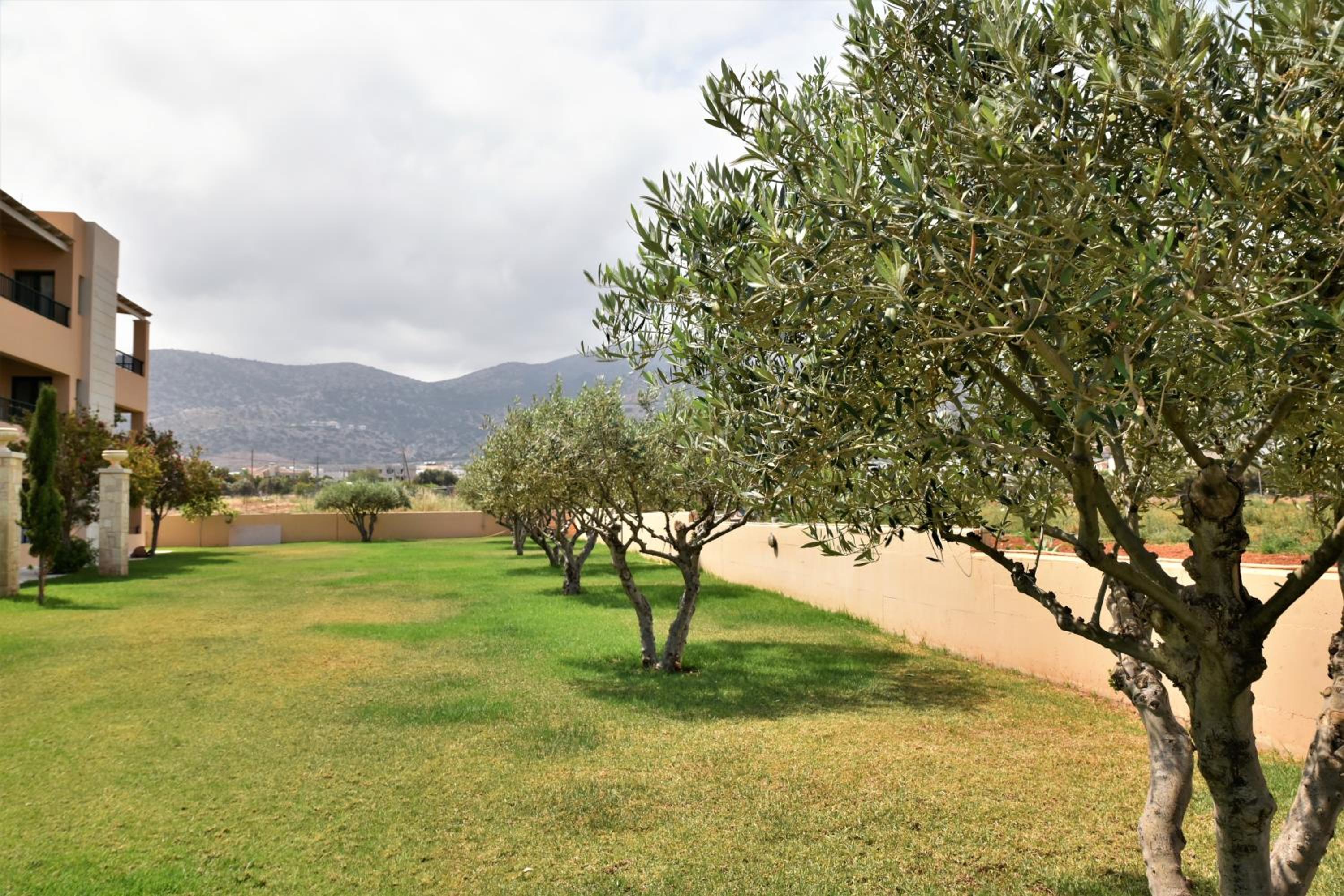 Фото Golden Bay Hotel Apartments