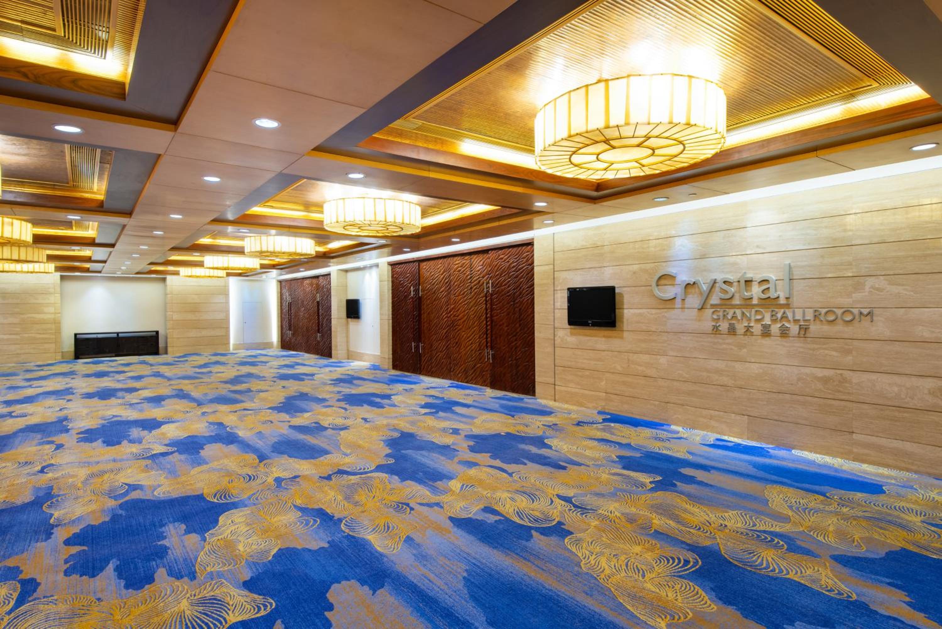 Фото Holiday Inn Park View Qingdao