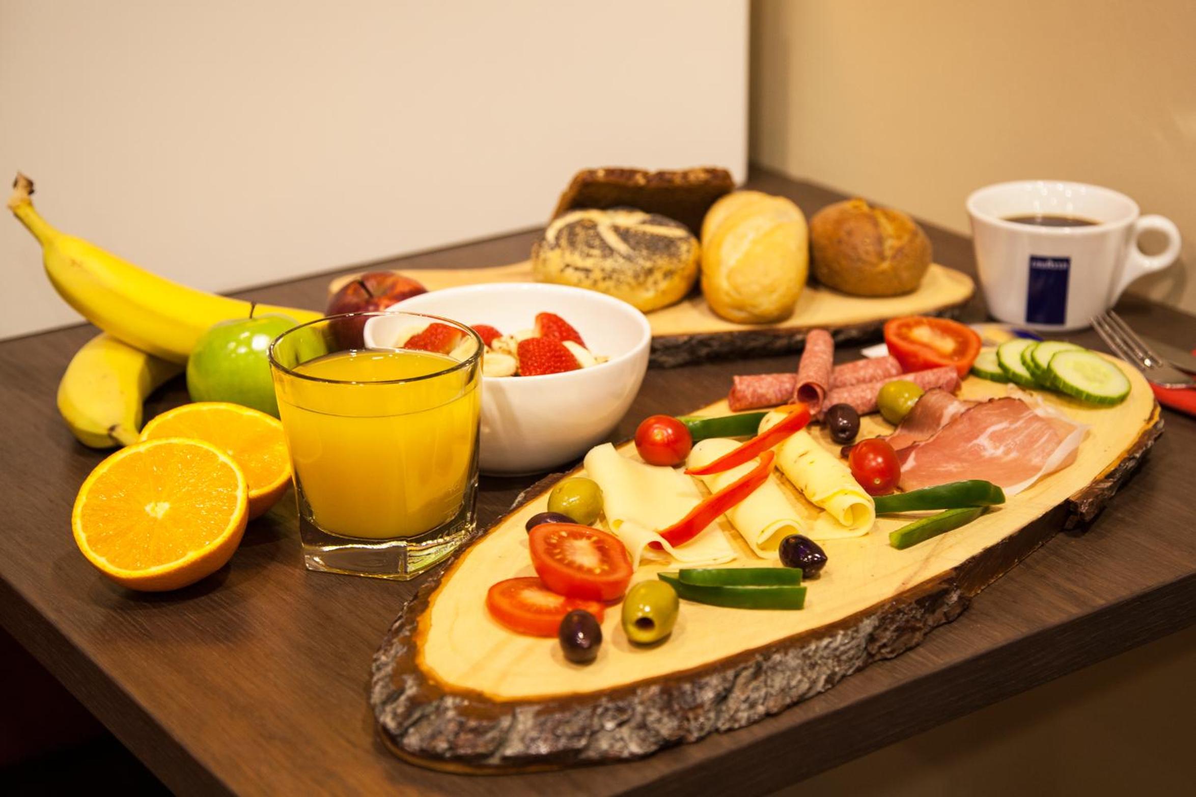 Фото LivInn Hotel