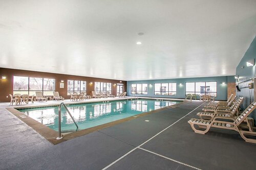 Гостиница Clarion Inn Elmhurst - Oak Brook near I-88, I-290, I-294 в Элмхерсте