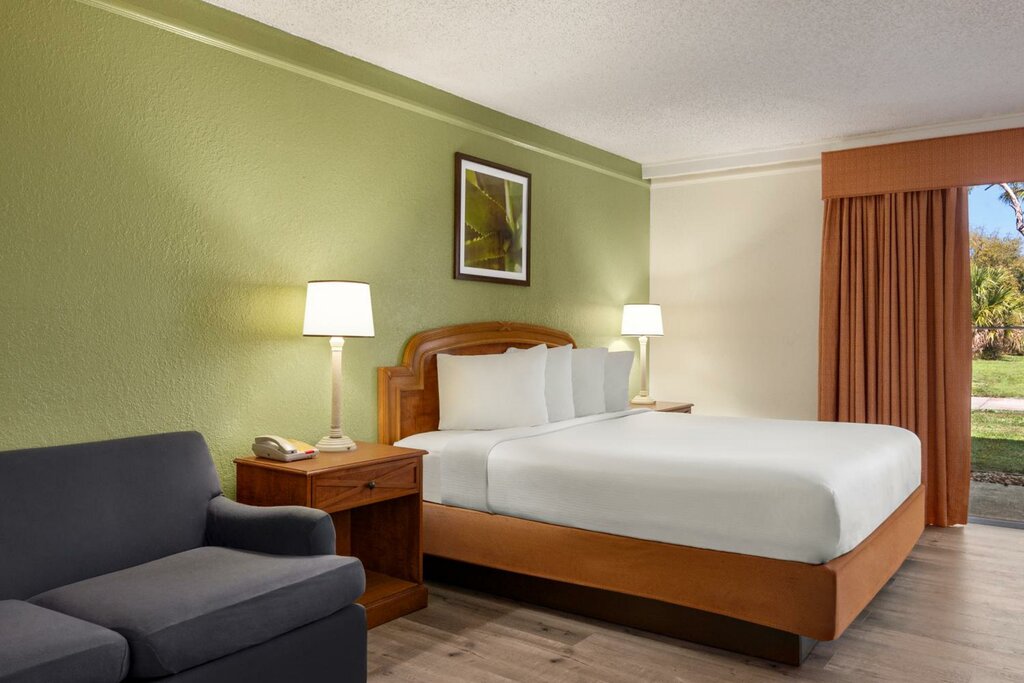 Hotel Baymont by Wyndham Daytona Beach/Intl Speedway, Daytona Beach, photo