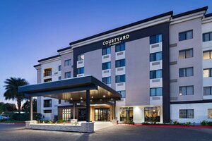 Гостиница Courtyard Marriott Laredo