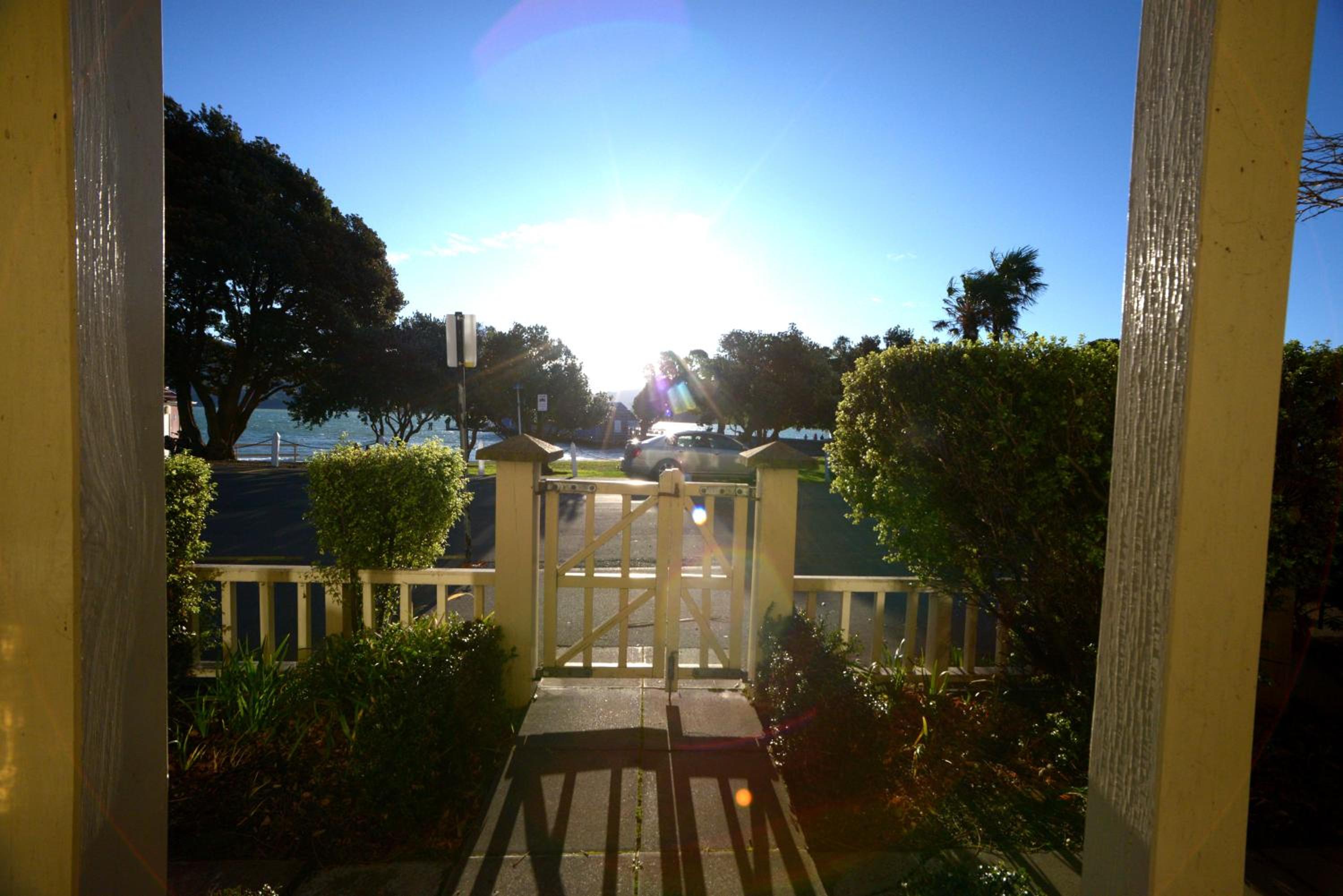 Фото Akaroa Village Inn