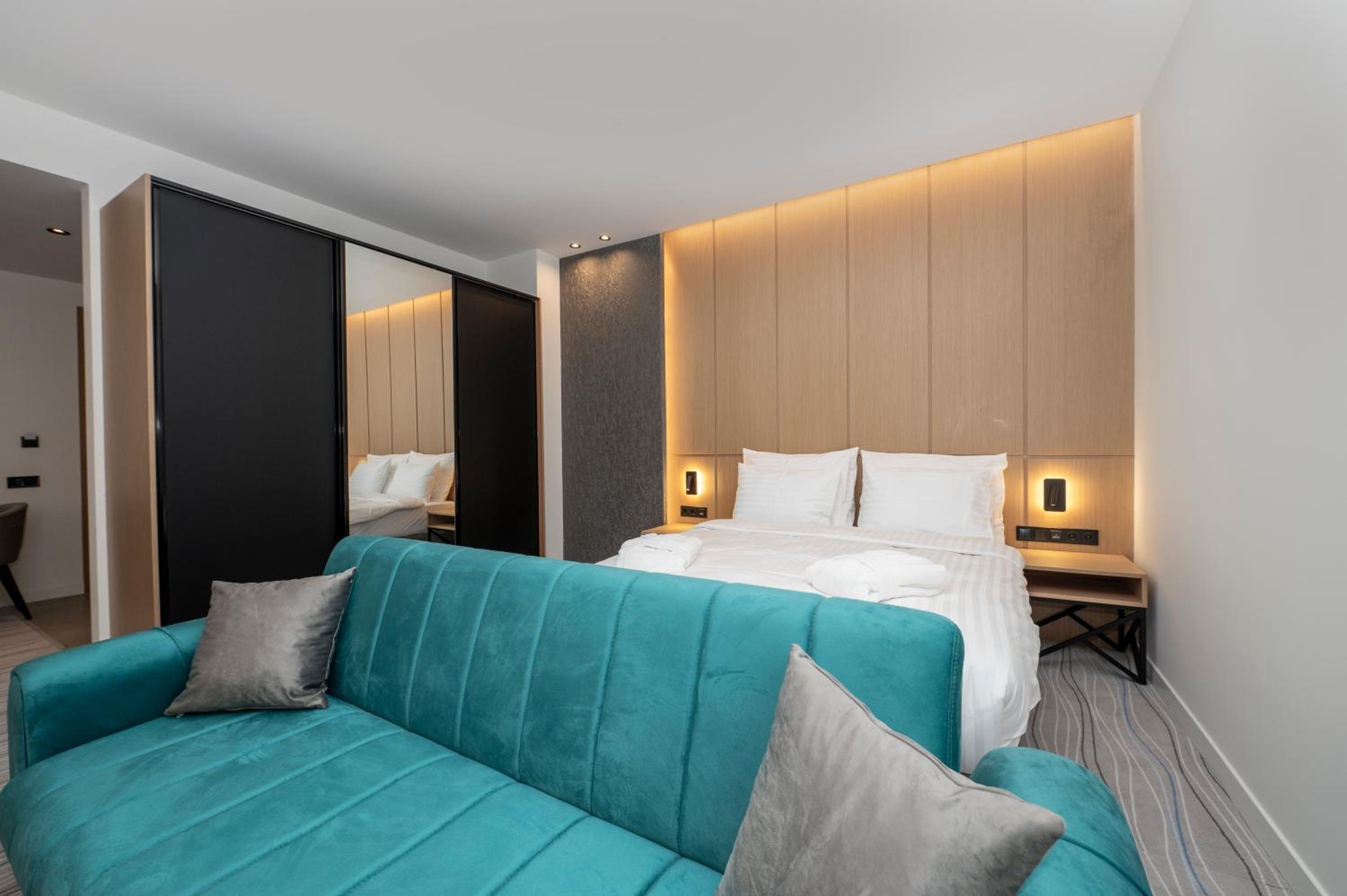 Фото The Grandeur Hotel