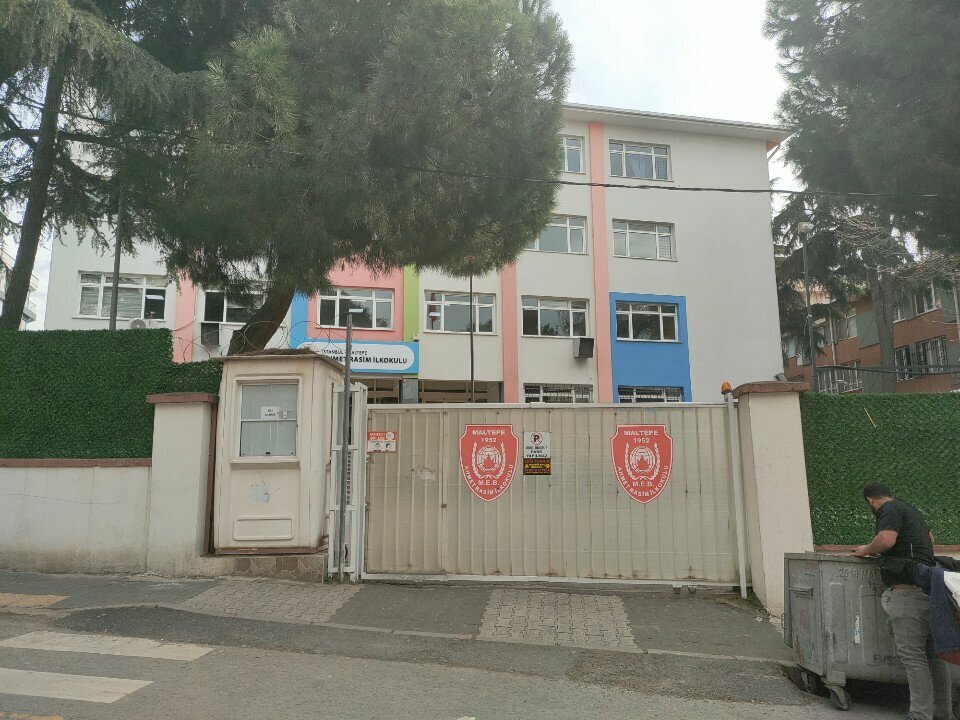Primary school Ahmet Rasim Primary School, Istanbul, photo