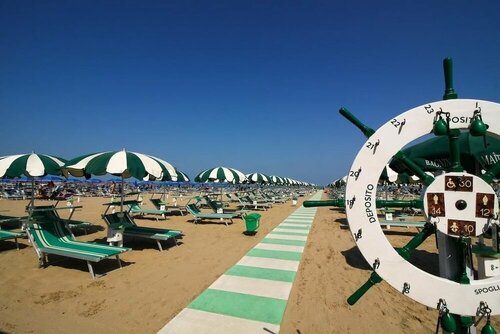 Внешний вид отеля Hotel Cristina Corona в Каттолике, фото 5