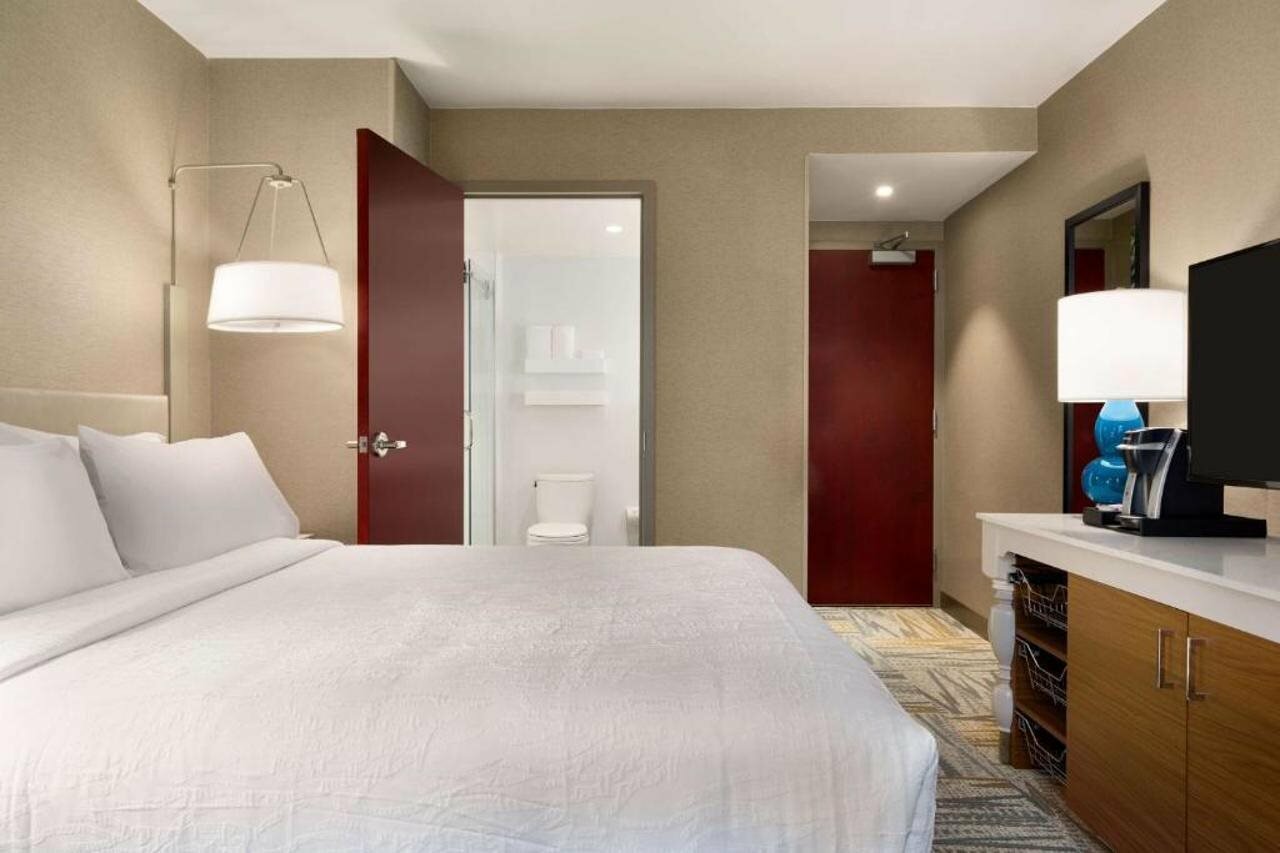 Фото Hilton Garden Inn New York Times Square South