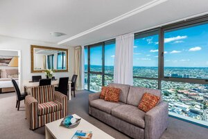 Апартаменты Oaks Brisbane Aurora Suites