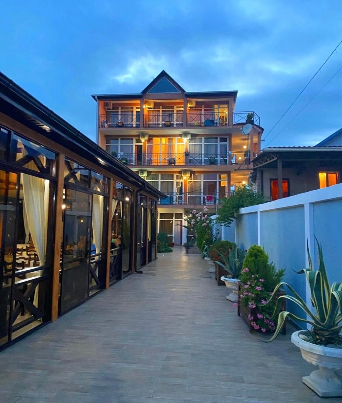 Фото отеля 1