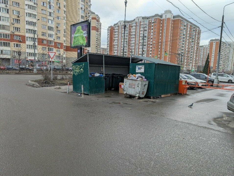 Waste sorting Eko Punkt, Lubercy, photo