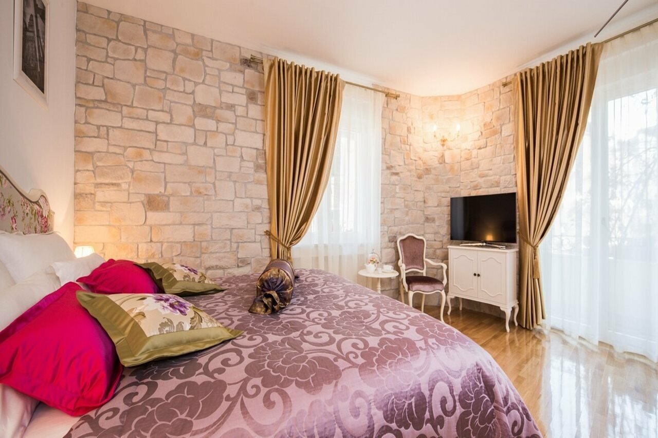 Фото Priska Med Luxury Rooms