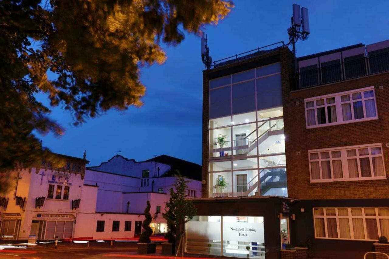 Фото Best Western Northfields Ealing Hotel
