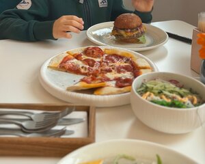 Green Bistro (selo Ozeretskoye, Vozdvizhenskaya ulitsa, 6к4) ، مقهى