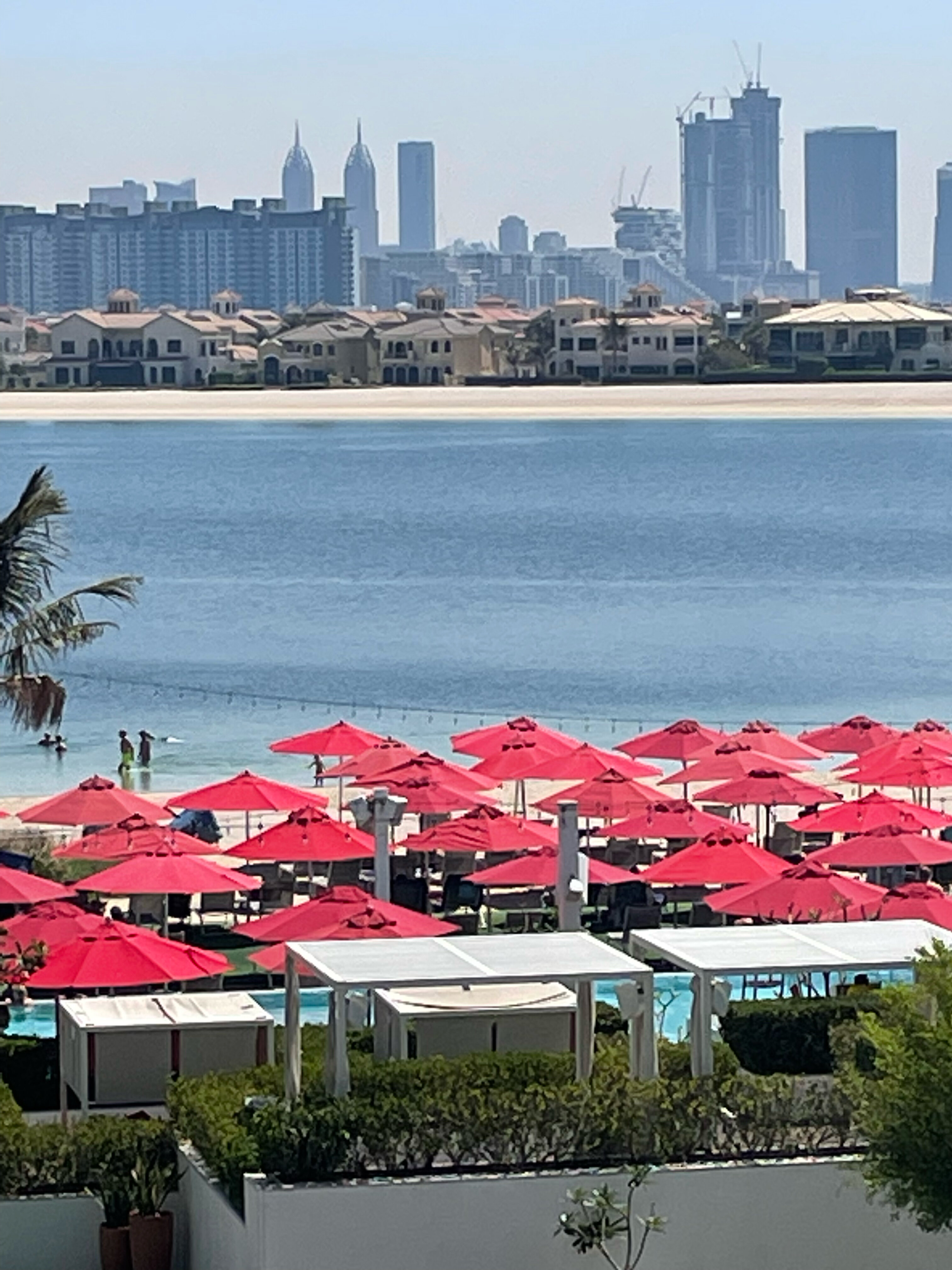 Фото Th8 Palm Dubai Beach Resort by IHG Dubai