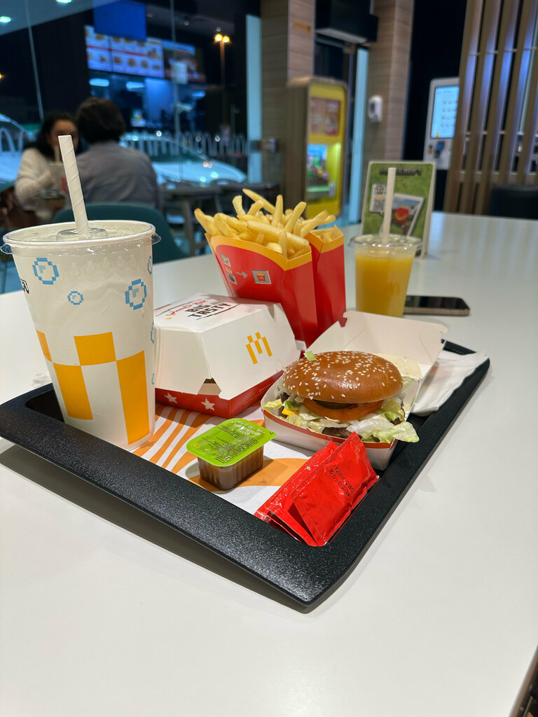 Fast food McDonald's, Dubai, photo