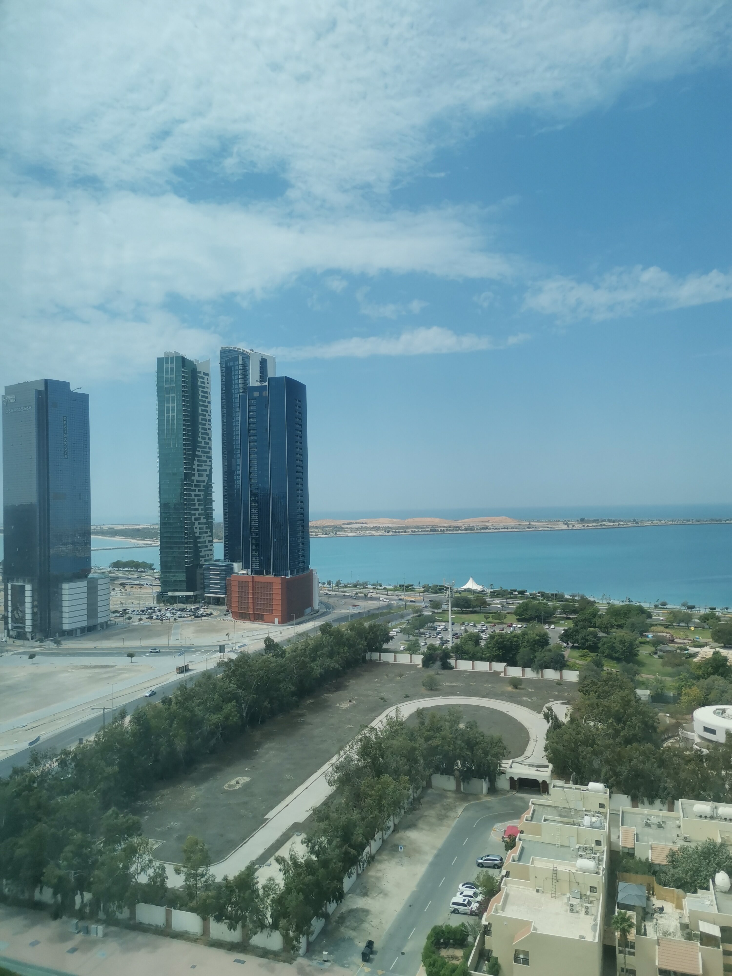Фото Ramada by Wyndham Abu Dhabi Corniche