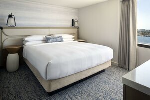Marriott Marquis San Diego Marina (West Harbor Drive, 333), hotel
