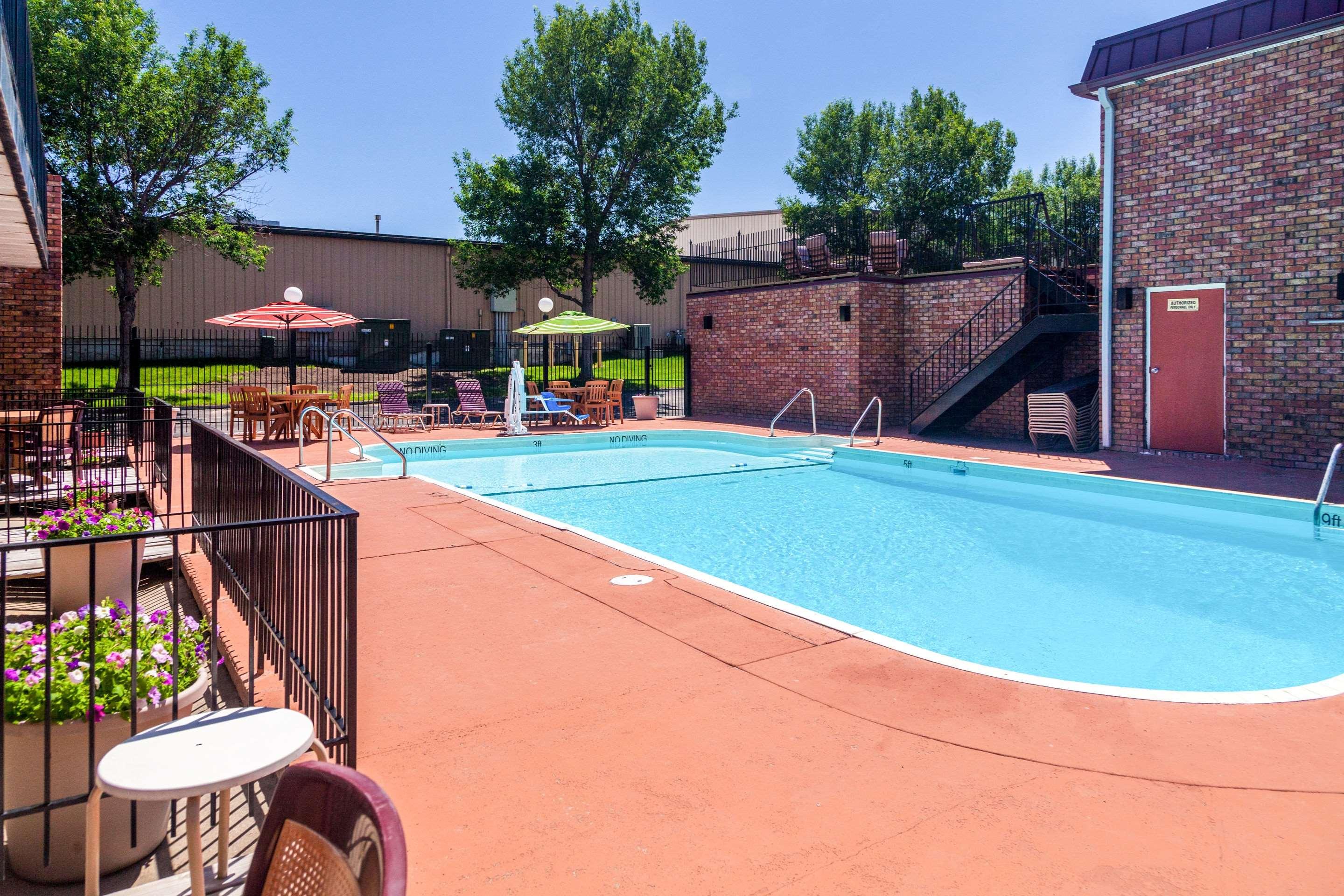 Фото Quality Inn & Suites