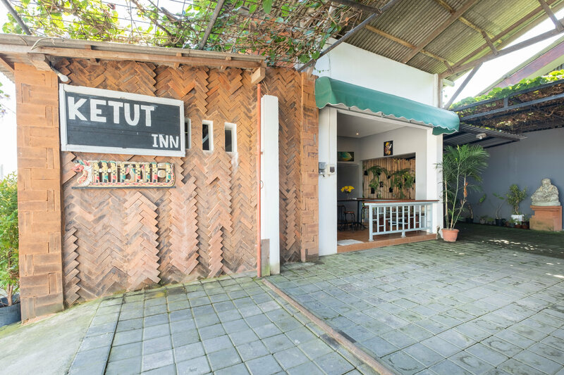 Гостиница Oyo 3775 Ketut Inn в Денпасаре