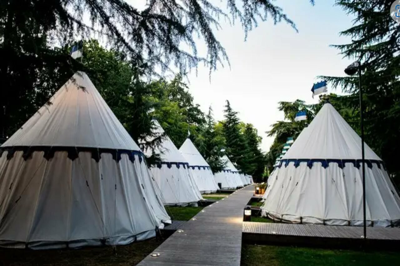 Фото Warwick Castle Knight's Village