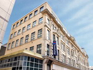 Гостиница Travelodge Cardiff Central