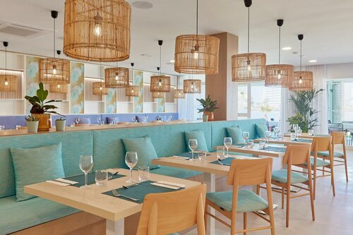 Гостиница Universal Aparthotel Elisa в Пладжа-де-Муро