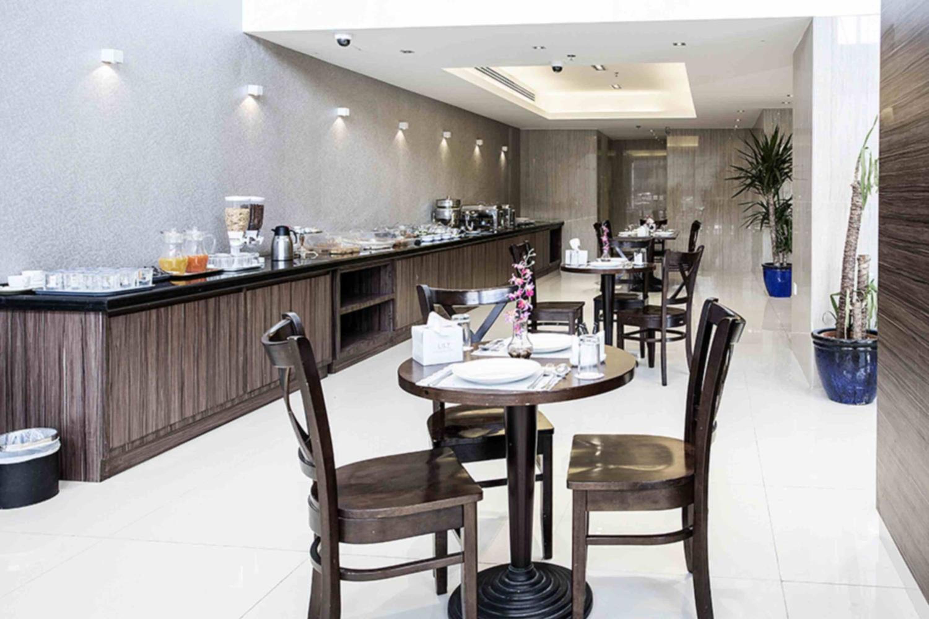 Фото Watheer Hotel Suite