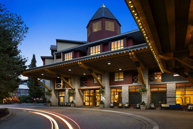Гостиница Delta Hotels by Marriott Whistler Village Suites в Уистлере
