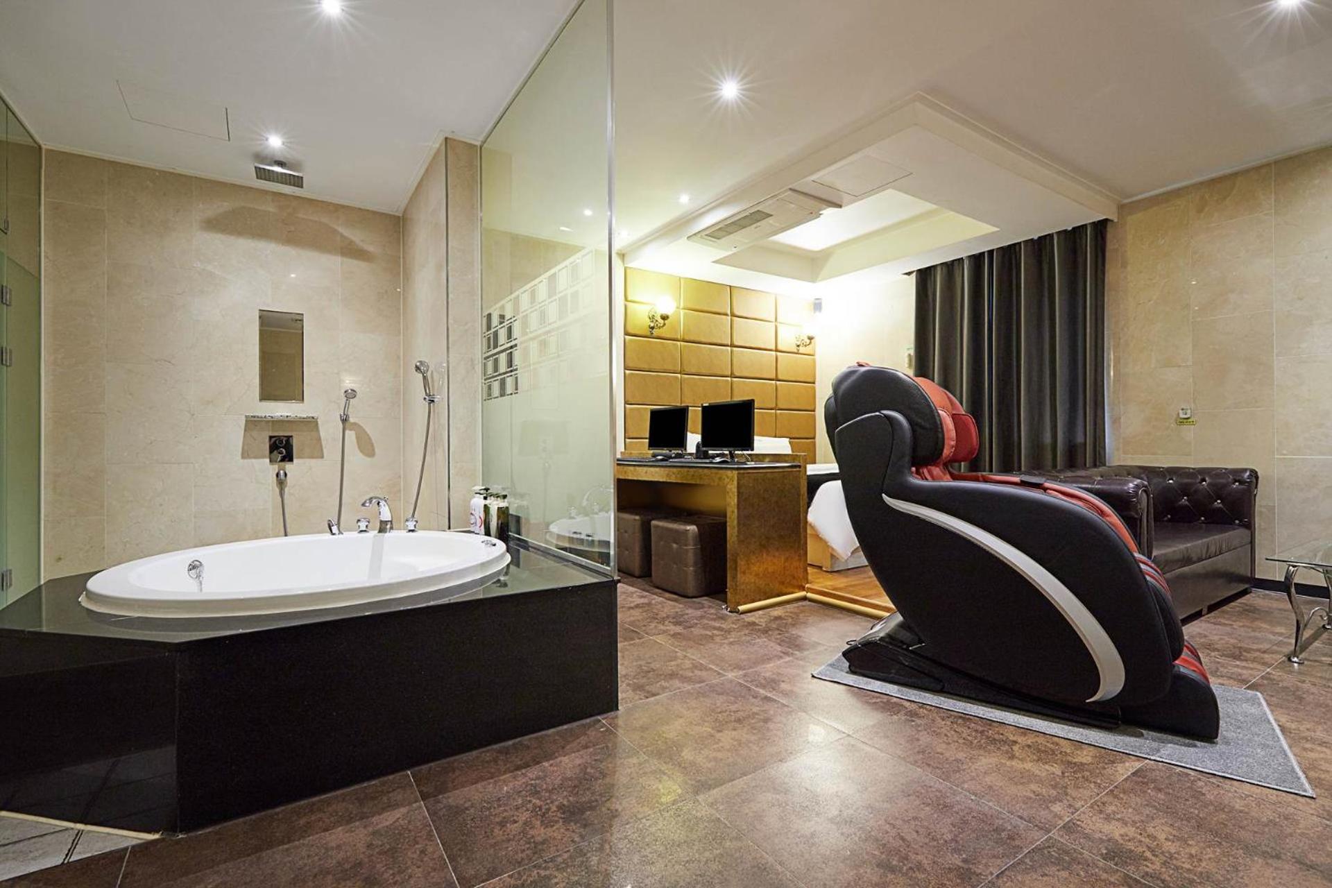 Фото 33555716610