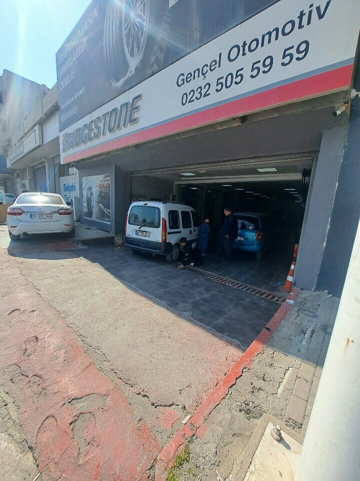 Tires and wheels Gençel otomotiv 1. sanayi şubesi, Izmir, photo