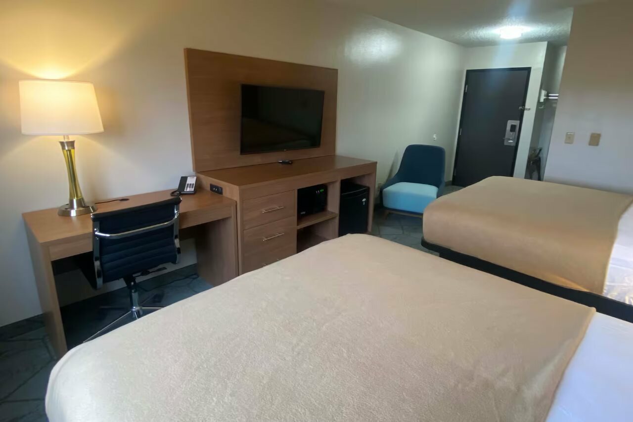 Фото Super 8 by Wyndham Oshkosh Airport