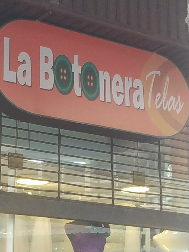 Outerwear shop La botonera, Santa Cruz de la Sierra, photo