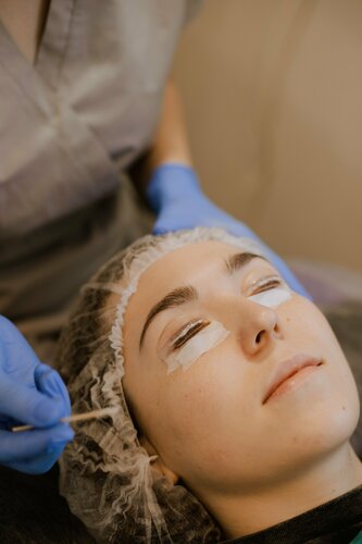 Әйел Костромада жыныстық қатынас үшін ер адамды іздейді.