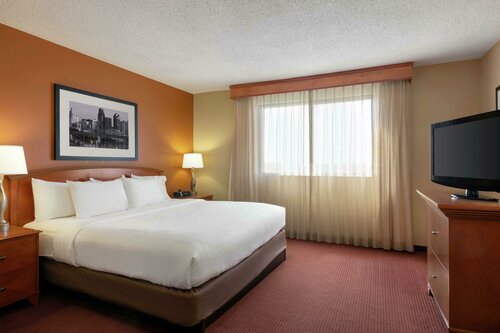 Гостиница Embassy Suites Hotel Kansas City - International Airport в Канзас-Сити