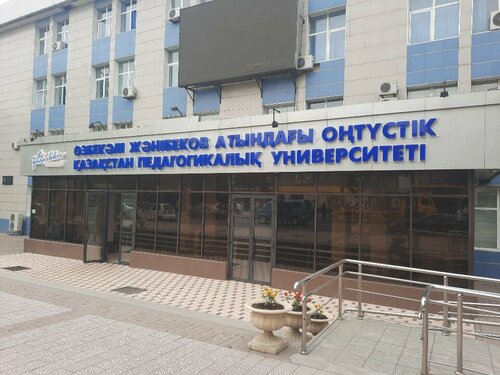 Үш еркек пен бір қызбен порно көру