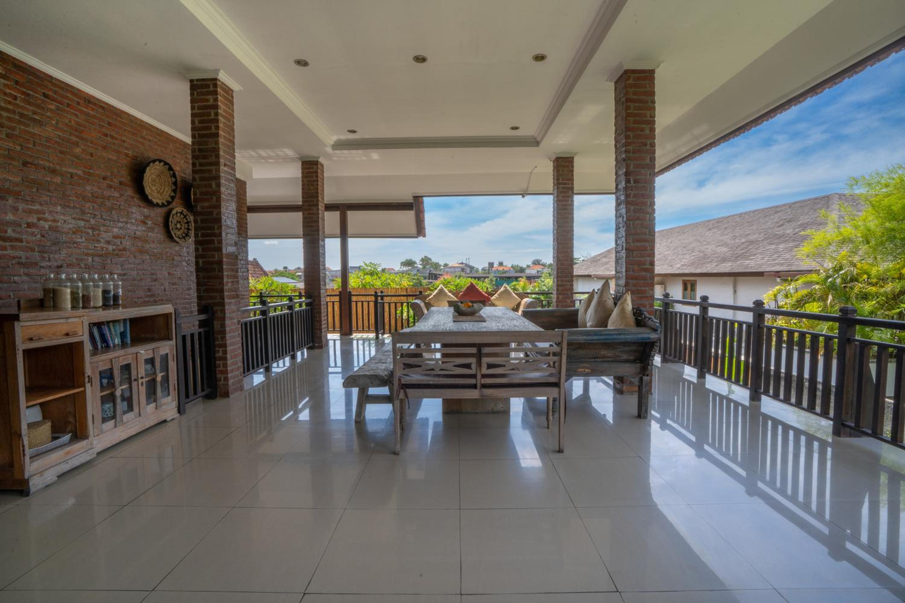 Фото Wiras Village