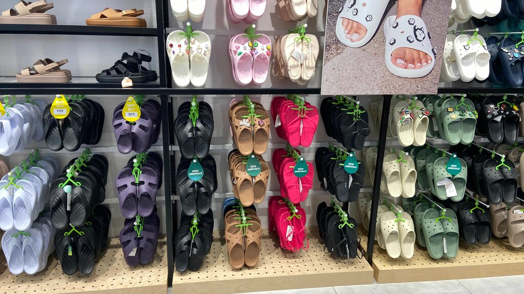 Shoe store Crocs, Dubai, photo