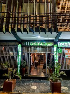 Hostal Tropical Inn (Santa Cruz de la Sierra, Distrito Municipal 11, Subdistrito CI, Calle España, 301), hotel