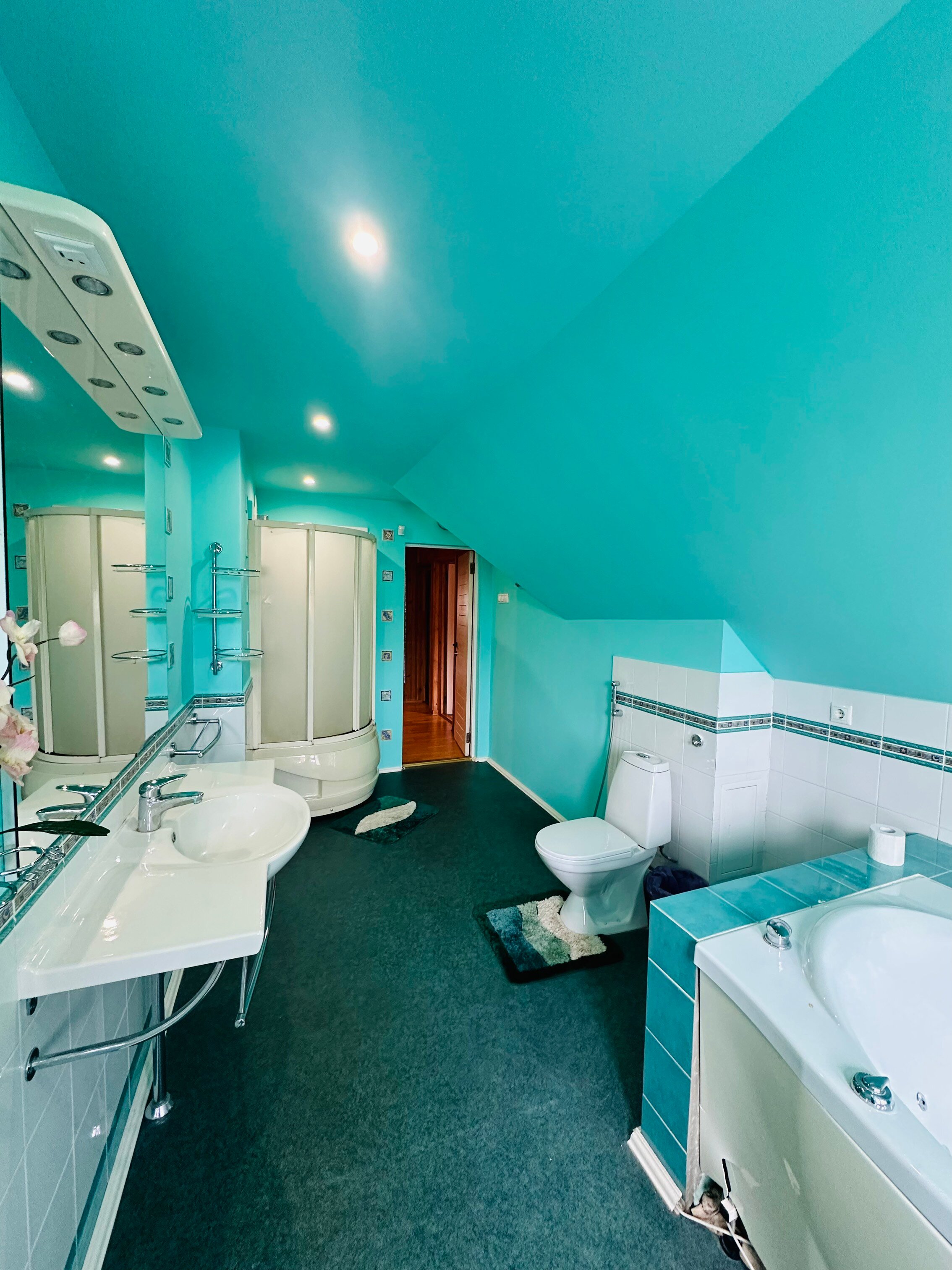 Фото Загородный дом с бассейном