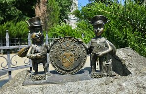 Пчелки Ревизоры (Autonomous Republic of Crimea, Simferopol, Sovnarkomovskiy Lane), genre sculpture