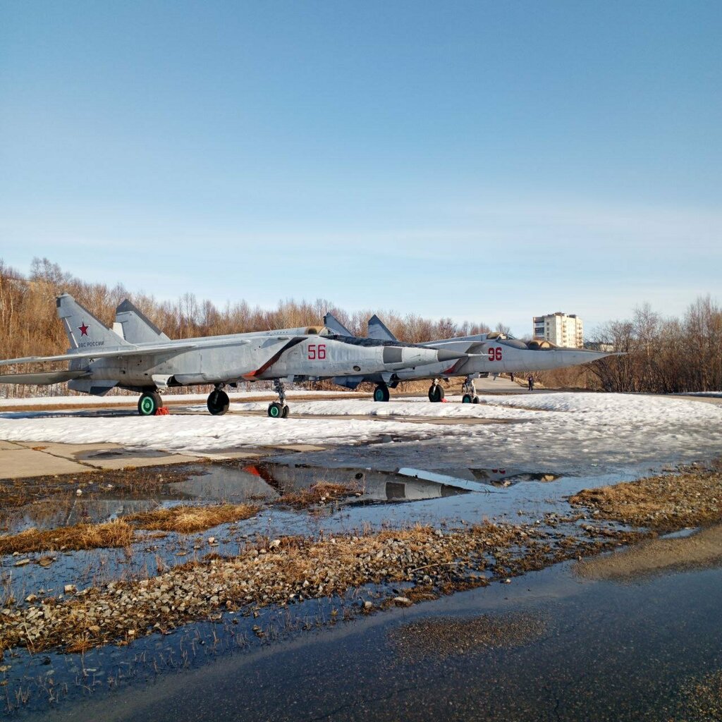 Monument to technology Самолёт МиГ-25ПУ, Murmansk Oblast, photo