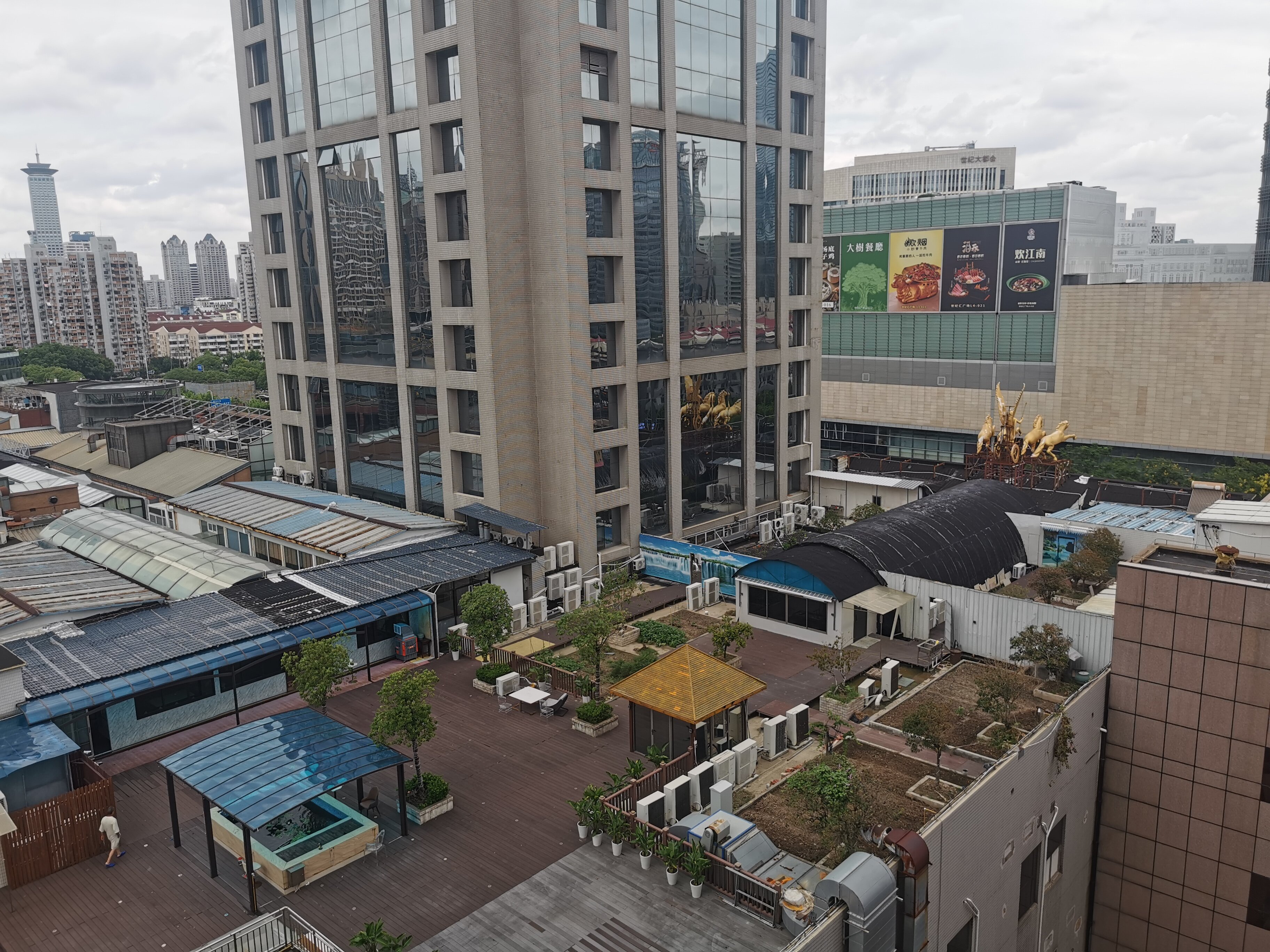 Фото Courtyard by Marriott Shanghai Pudong