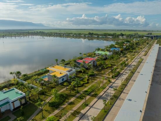 Фото Wonderland Suites and Resort