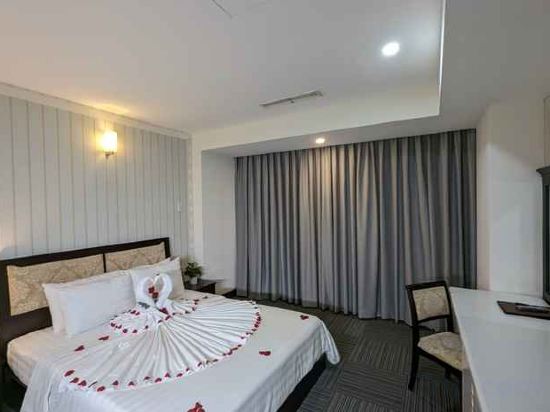 Фото Dong Kinh Hotel