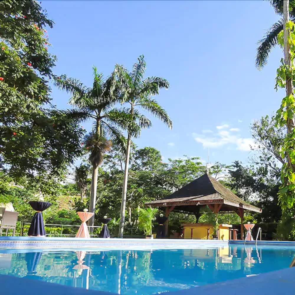 Фото The Mandeville Hotel