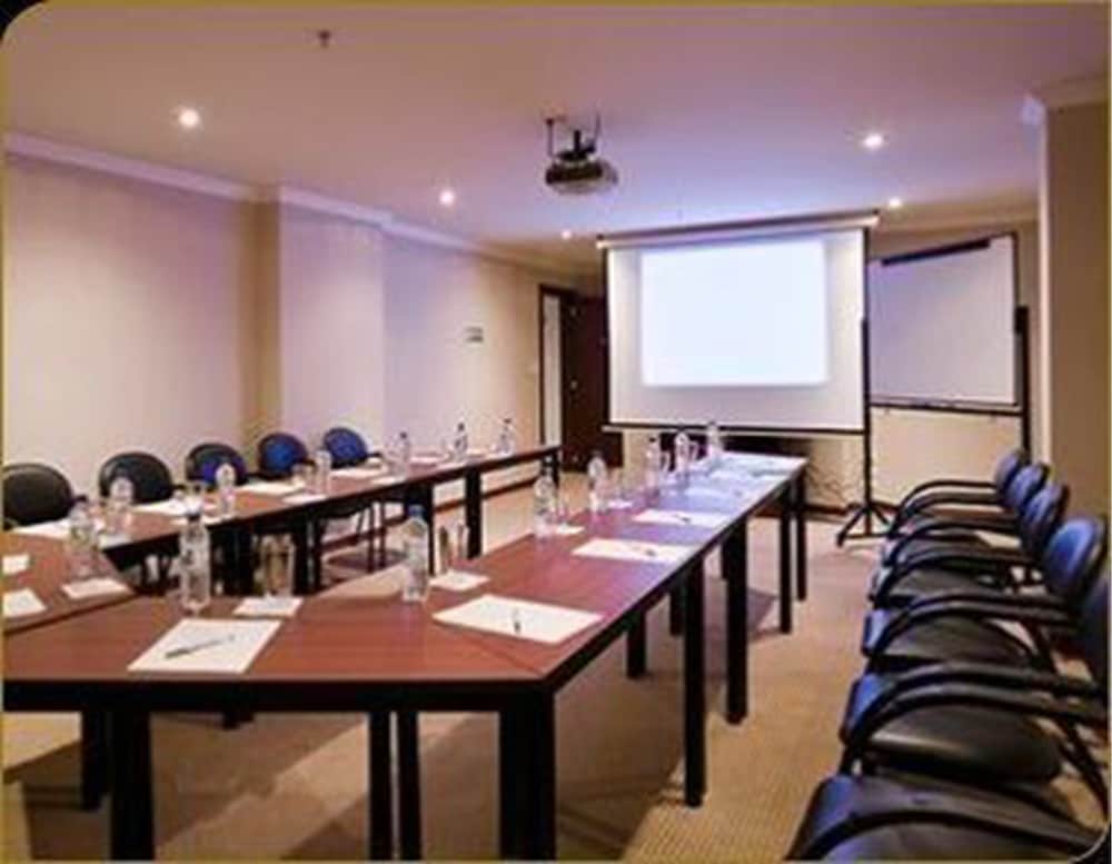 Фото Hotel Stubel Suites and Cafe